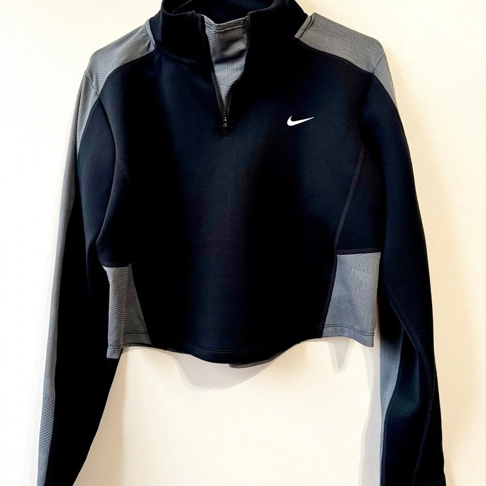 Nike Dri-FIT Black and Gray Fabric/ Crop jacket - Picture 3 of 6